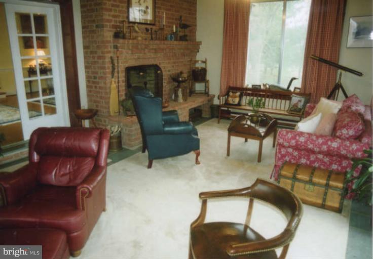 6047 Leeds Manor Road Hume, VA 22639 - Photo 9 of 24 Family Room