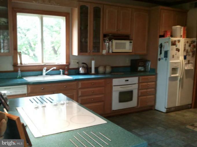 6047 Leeds Manor Road Hume, VA 22639 - Photo 10 of 24 Kitchen with large center island