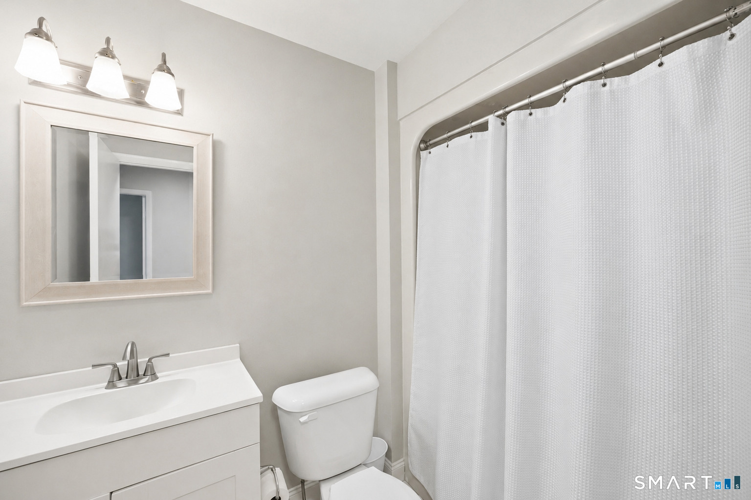 211 Greens Farm Road, Unit 211 Branford, CT 06405 - Photo 18 of 36 2nd floor hall bath