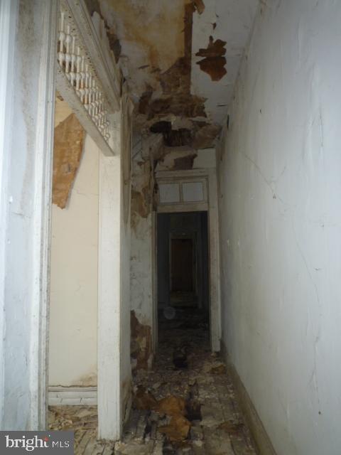 903 Appleton Street Baltimore, MD 21217 - Photo 5 of 10 Interior