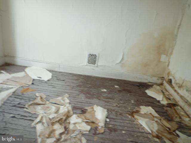 903 Appleton Street Baltimore, MD 21217 - Photo 6 of 10 Interior