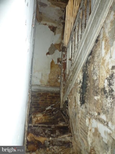 903 Appleton Street Baltimore, MD 21217 - Photo 8 of 10 Interior