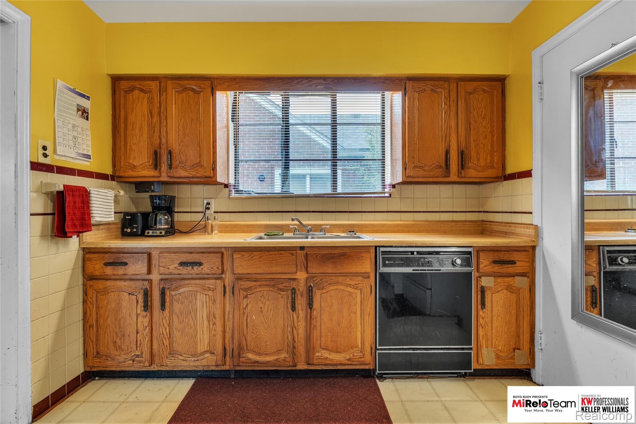 17585 Whitcomb Detroit, MI 48235 - Photo 12 of 27 whitcomb-17.jpg
