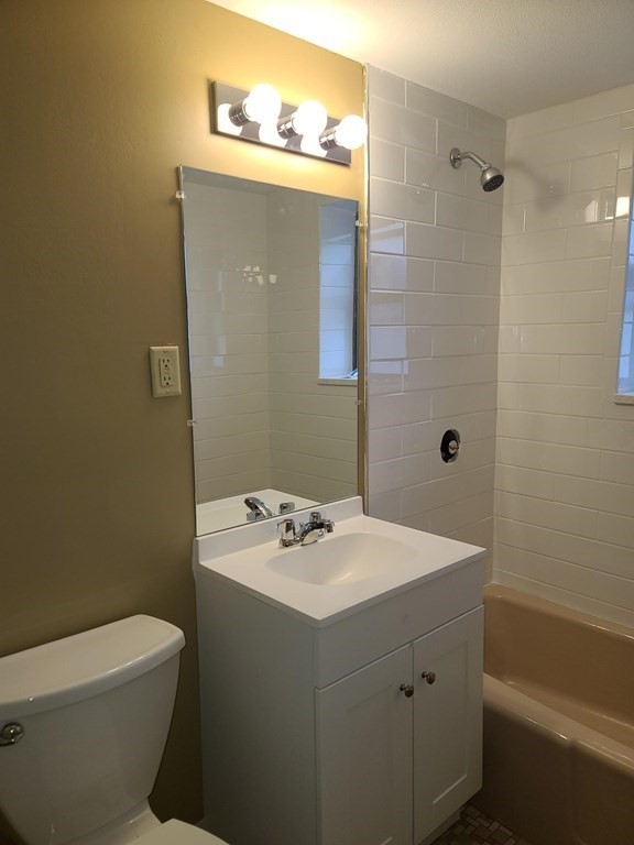 1 Brook Road, Unit 2 Salem, NH 03079 - Photo 3 of 5 Gallery Image 3