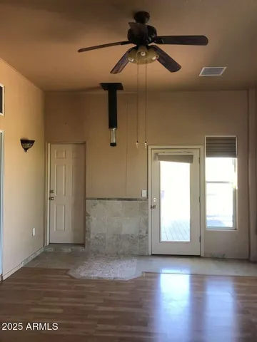 a view of empty room with window