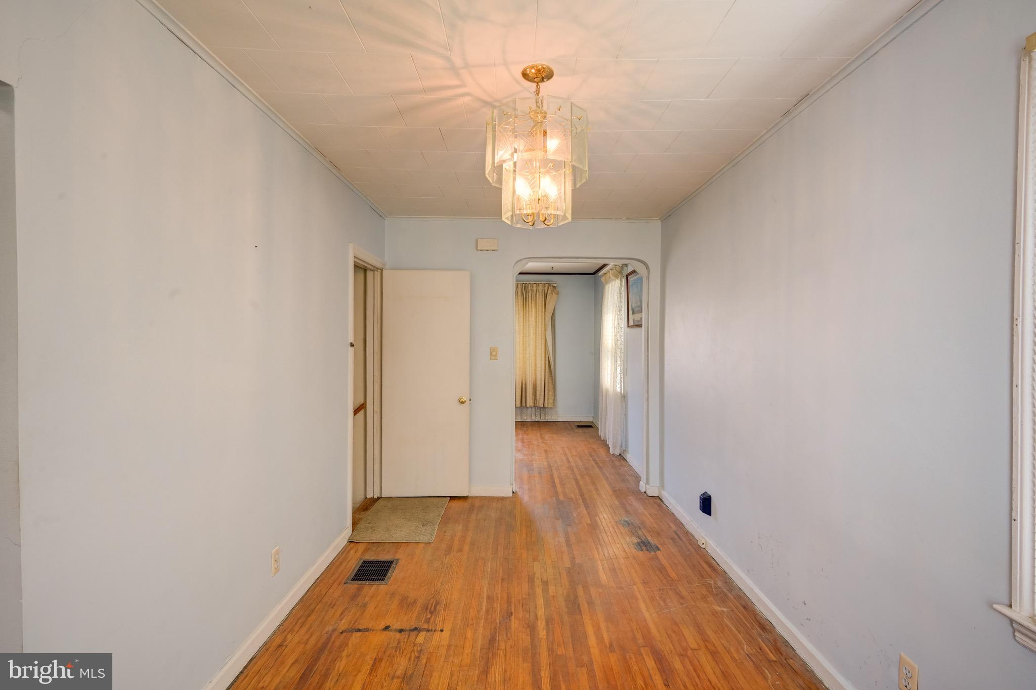 5630 Oakland Road Baltimore, MD 21227 - Photo 7 of 31 Gallery Image 7