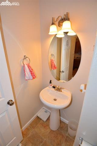 4084 Diamond Ridge View Colorado Springs, CO 80918 - Photo 11 of 29