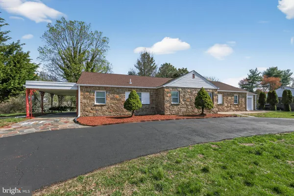 $595,000 | 207 Rolling Green Avenue, New Castle, DE 19720