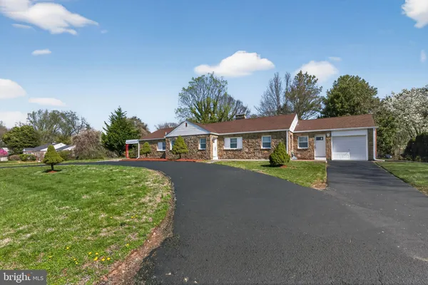 $595,000 | 207 Rolling Green Avenue, New Castle, DE 19720