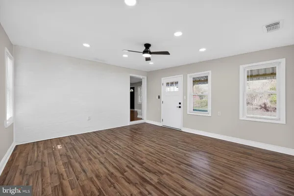 $595,000 | 207 Rolling Green Avenue, New Castle, DE 19720
