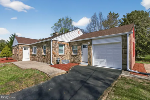 $595,000 | 207 Rolling Green Avenue, New Castle, DE 19720