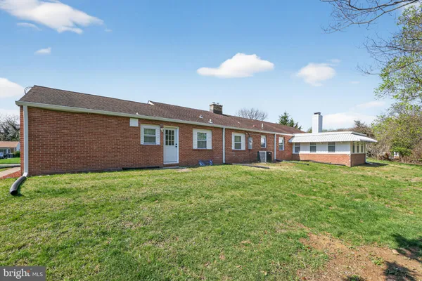 $595,000 | 207 Rolling Green Avenue, New Castle, DE 19720