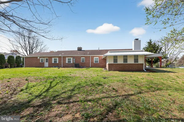 $595,000 | 207 Rolling Green Avenue, New Castle, DE 19720