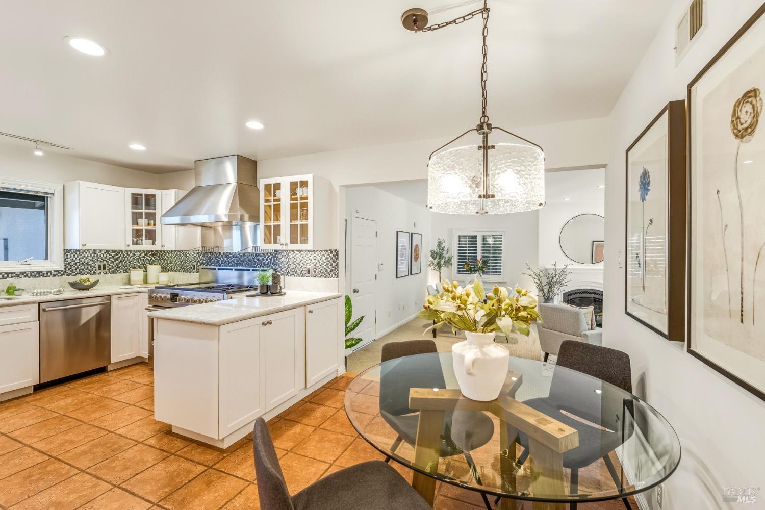 829 Las Pavadas Avenue San Rafael, CA 94903 - Photo 16 of 55 Large, eat-in Chef's kitchen...