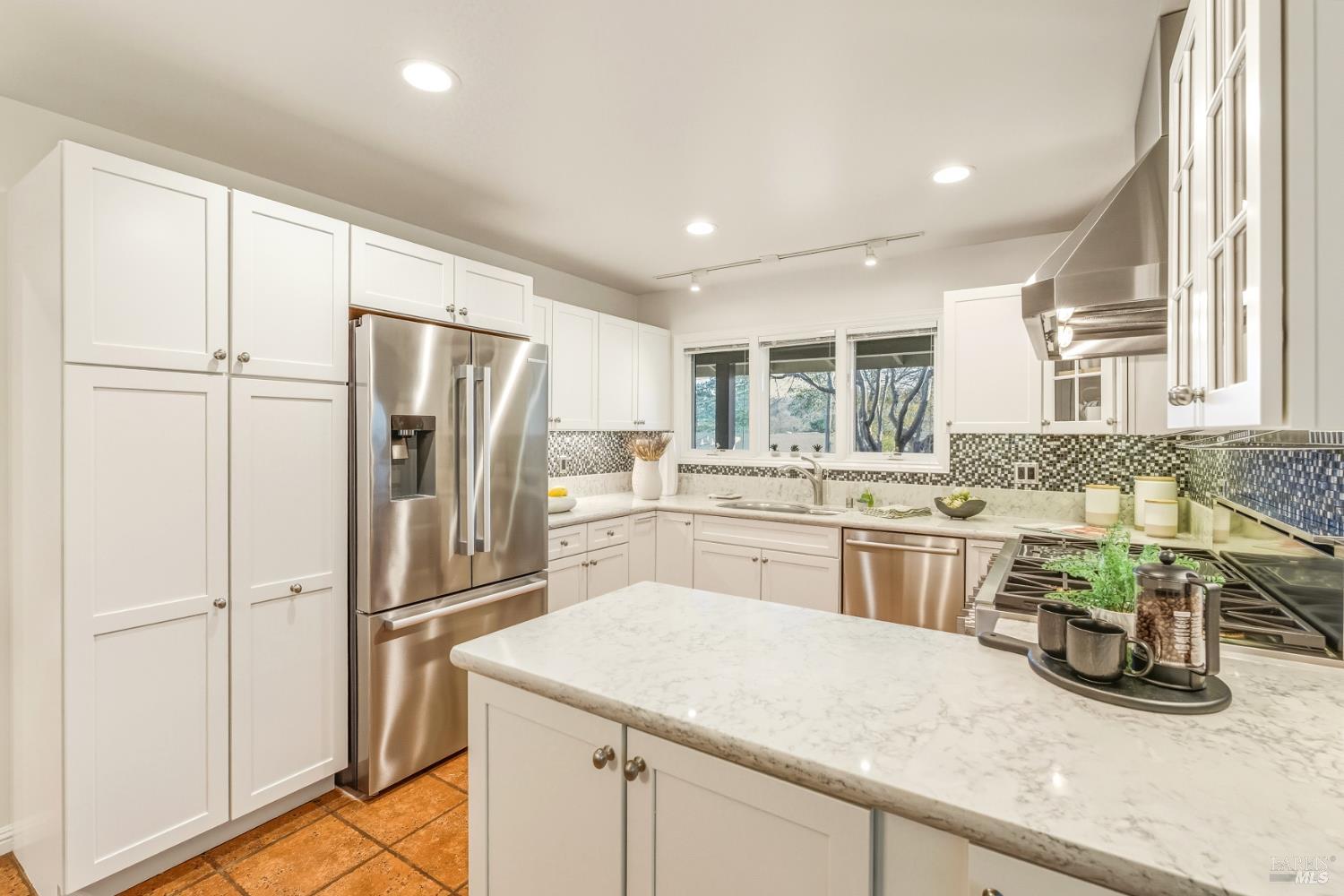 829 Las Pavadas Avenue San Rafael, CA 94903 - Photo 18 of 55 Built-in Bosch stainless appliances and quartz counters...