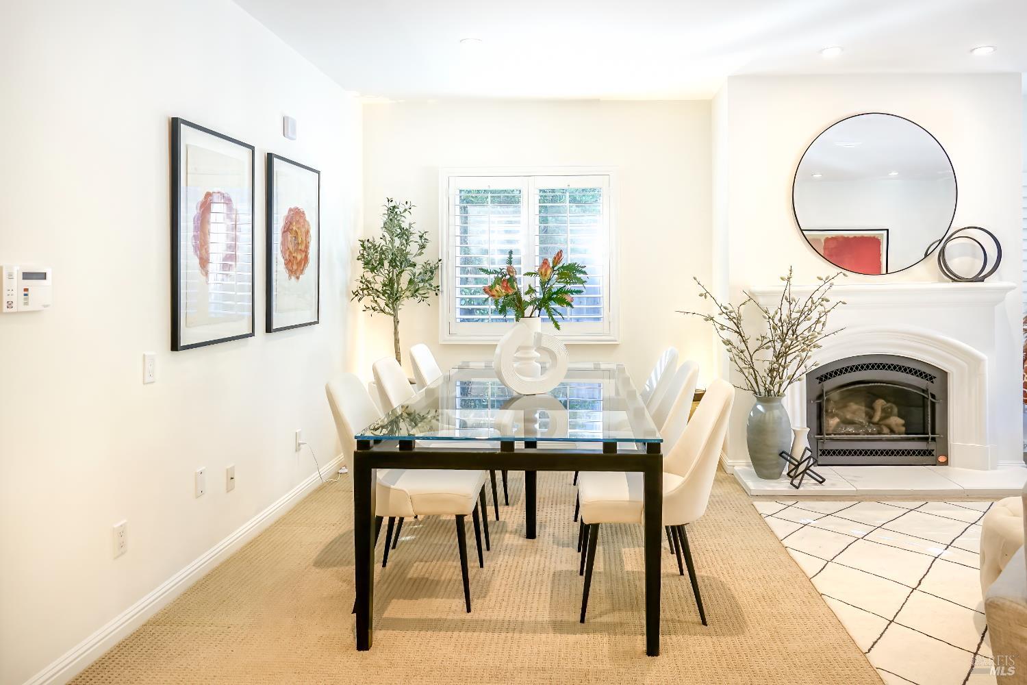 829 Las Pavadas Avenue San Rafael, CA 94903 - Photo 24 of 55 Plenty of room for large scale dining...