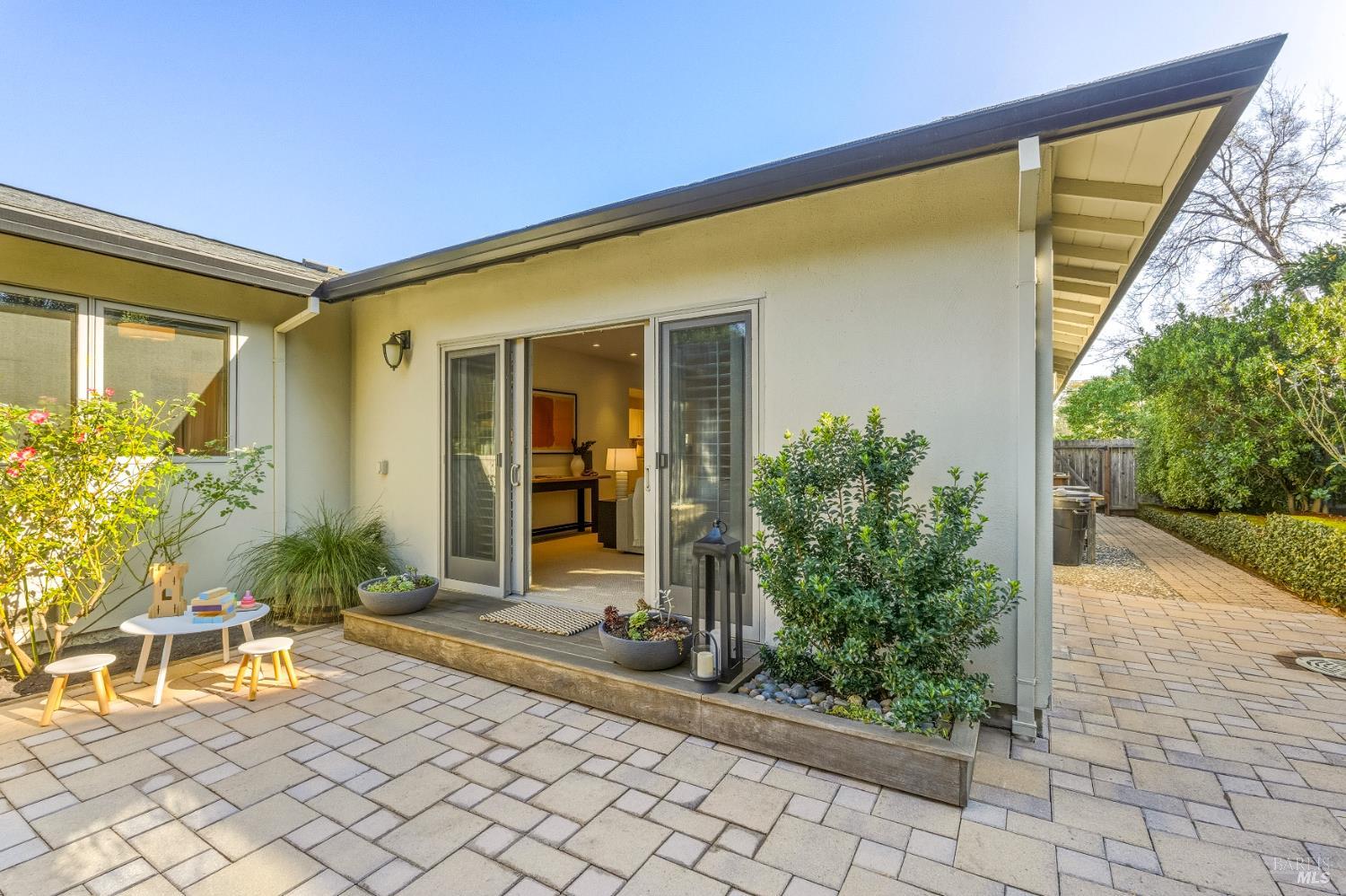 829 Las Pavadas Avenue San Rafael, CA 94903 - Photo 30 of 55 Generous side yards for added privacy...