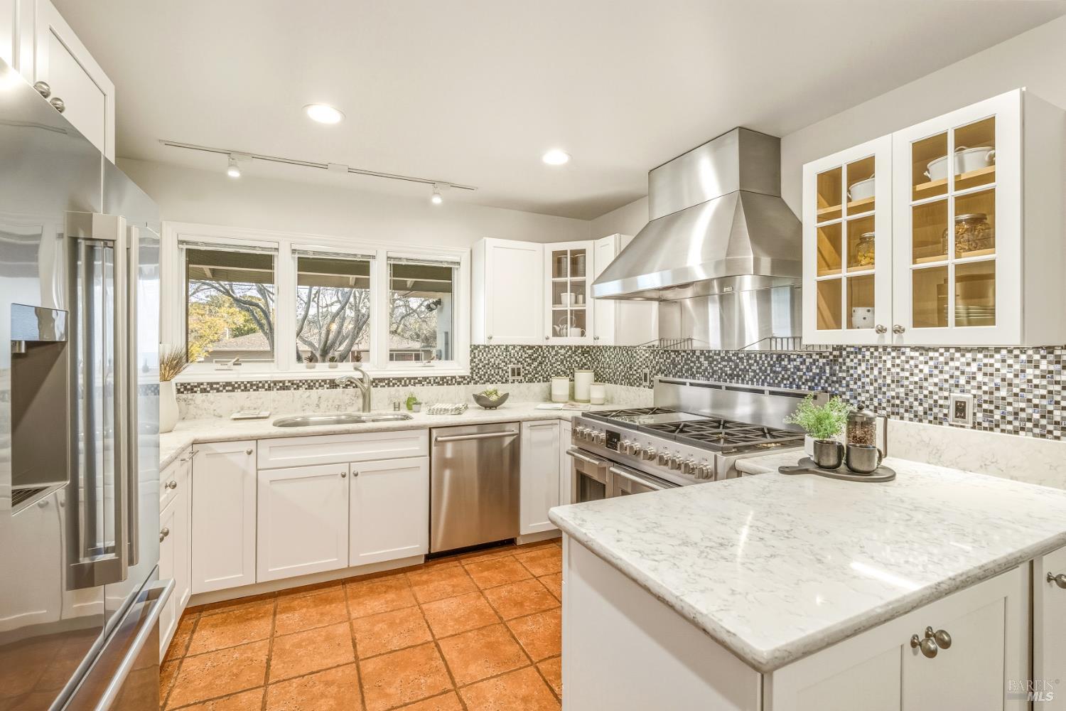 829 Las Pavadas Avenue San Rafael, CA 94903 - Photo 6 of 55 Fabulous, Eat-in Chef's kitchen...