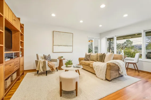 $1,595,000 | 829 Las Pavadas Avenue, San Rafael, CA 94903