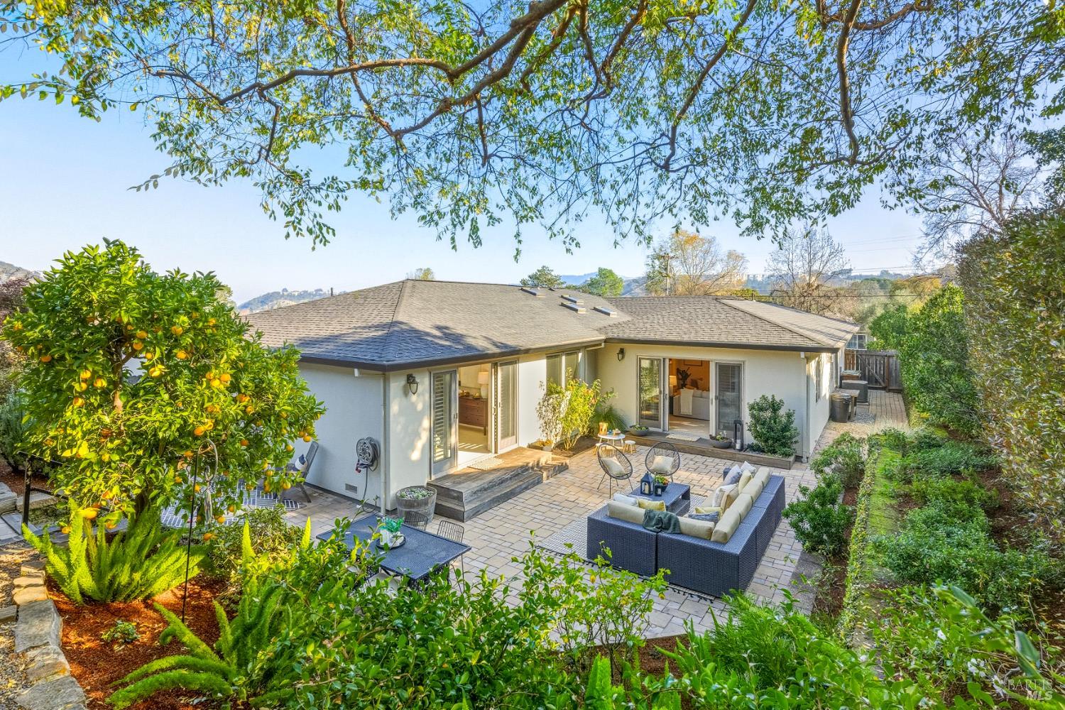 829 Las Pavadas Avenue San Rafael, CA 94903 - Photo 9 of 55 Perfectly private and fully fenced...