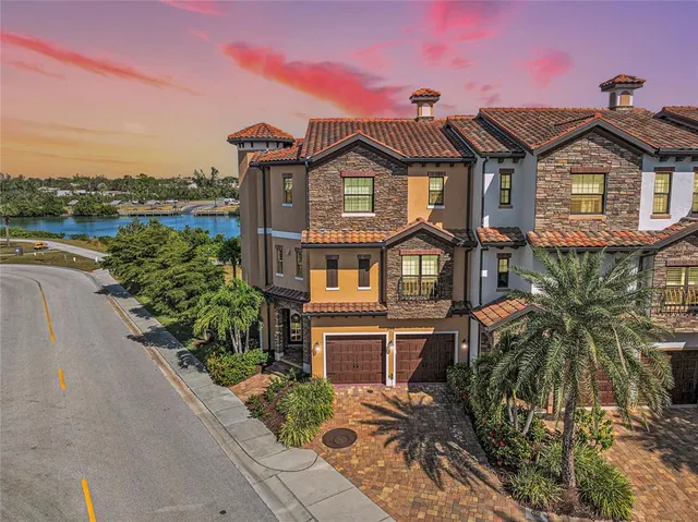 $1,950,000 | 205 East Venice Avenue, Venice, FL 34285