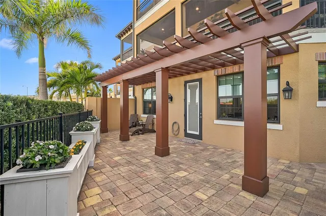 $1,950,000 | 205 East Venice Avenue, Venice, FL 34285