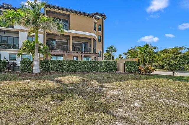 $1,950,000 | 205 East Venice Avenue, Venice, FL 34285