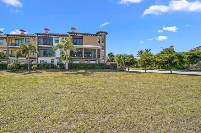 $1,950,000 | 205 East Venice Avenue, Venice, FL 34285
