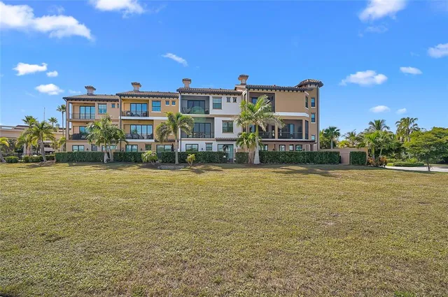$1,950,000 | 205 East Venice Avenue, Venice, FL 34285