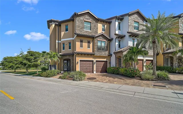 $1,950,000 | 205 East Venice Avenue, Venice, FL 34285