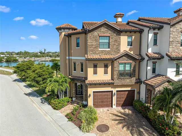 $1,950,000 | 205 East Venice Avenue, Venice, FL 34285