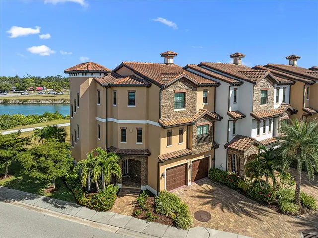 $1,950,000 | 205 East Venice Avenue, Venice, FL 34285