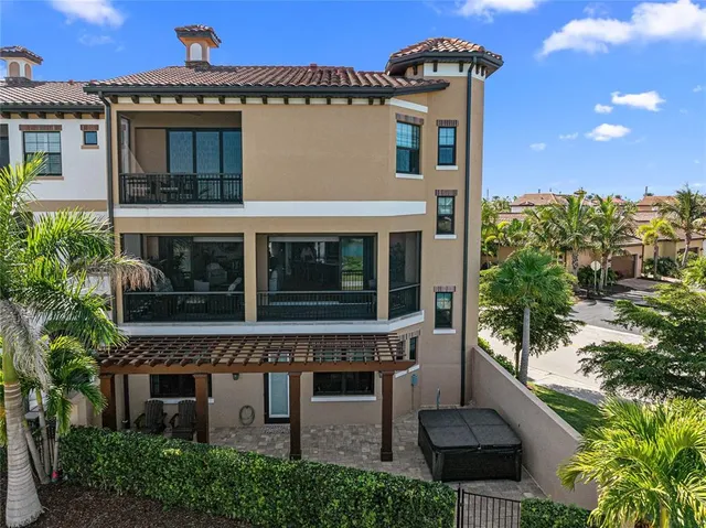 $1,950,000 | 205 East Venice Avenue, Venice, FL 34285