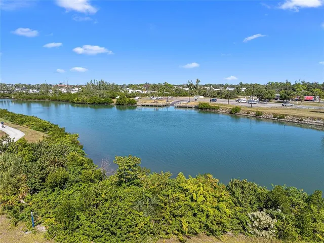 $1,950,000 | 205 East Venice Avenue, Venice, FL 34285