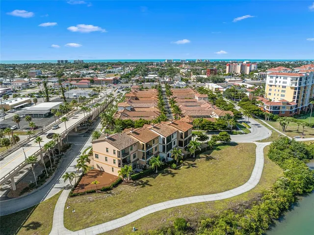 $1,950,000 | 205 East Venice Avenue, Venice, FL 34285