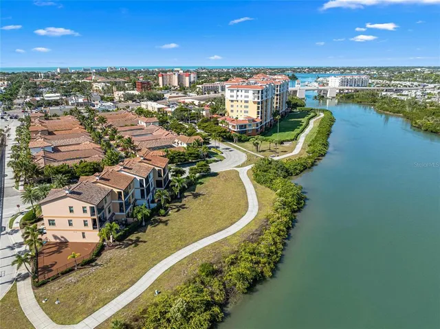 $1,950,000 | 205 East Venice Avenue, Venice, FL 34285