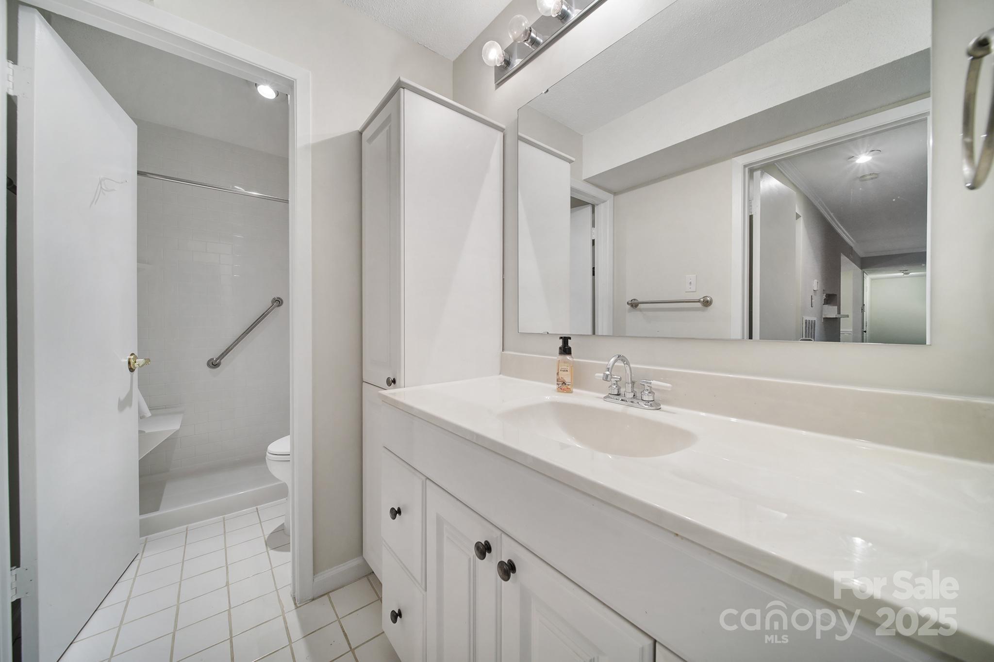 5008 Sardis Road, Unit B Charlotte, NC 28270 - Photo 15 of 27