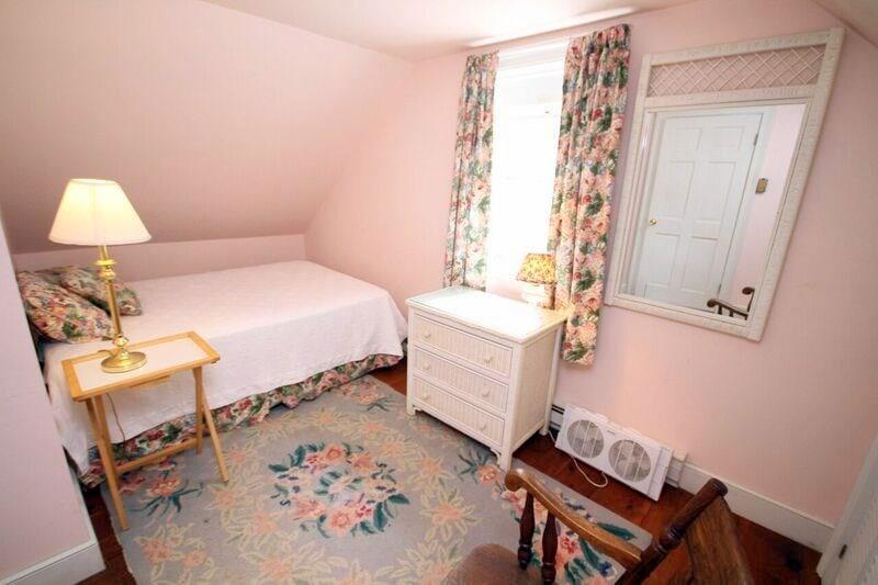 182 Sea Road Kennebunk, ME 04043 - Photo 21 of 25 2nd Floor Bedroom
