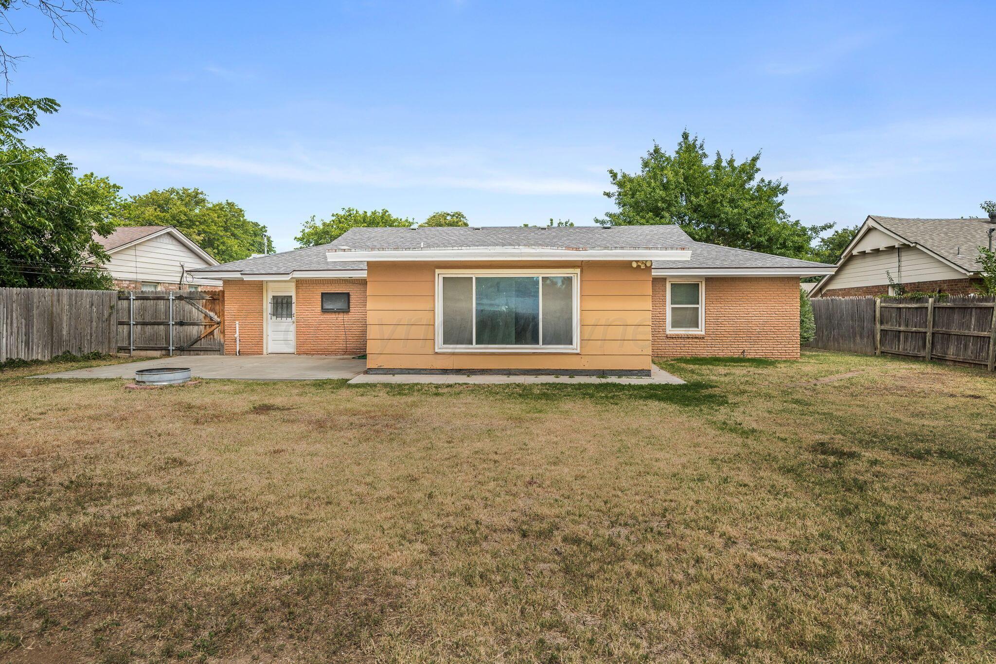 5507 Randolph Road Amarillo, TX 79106 - Photo 18 of 20 Backyard
