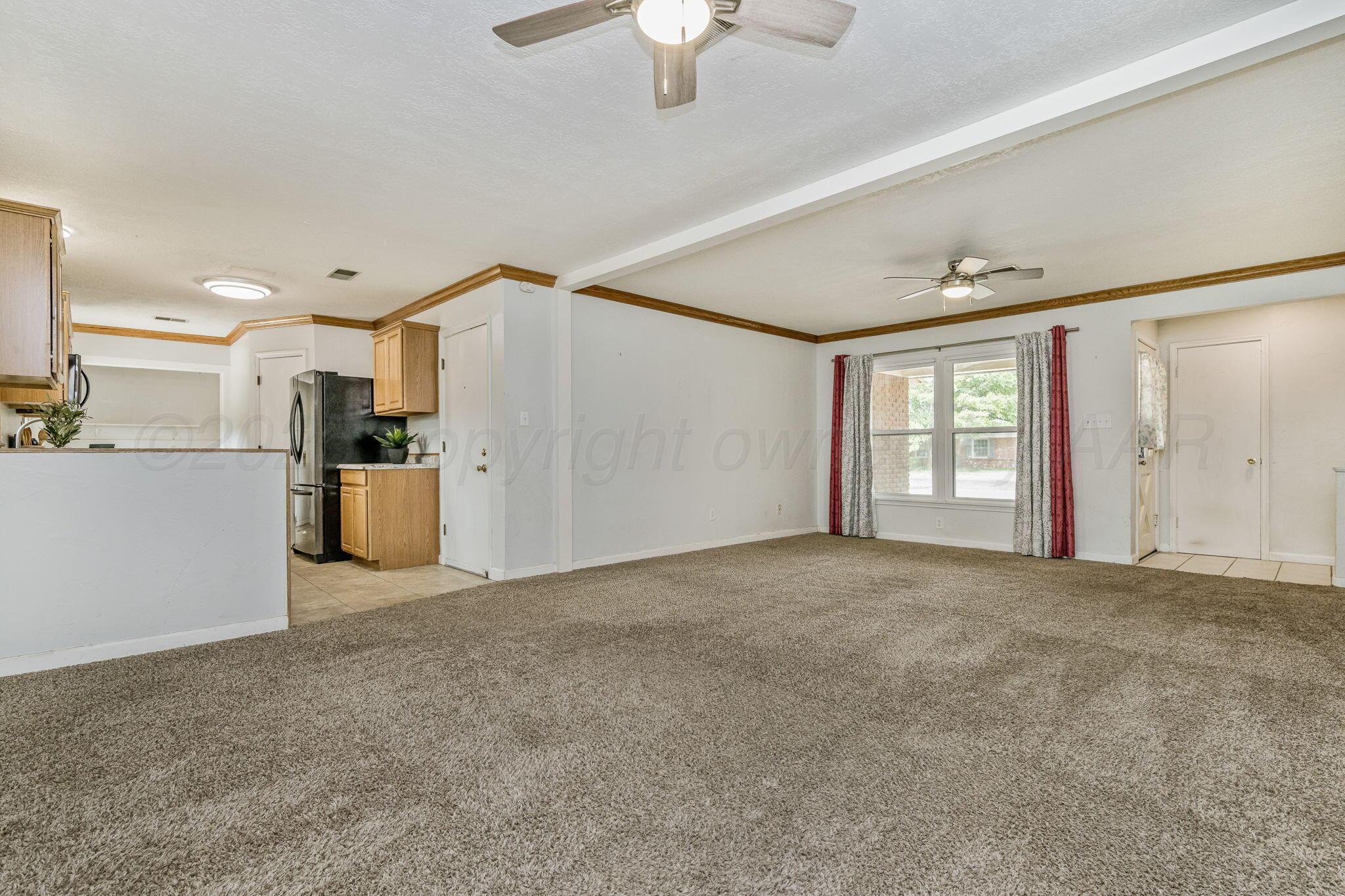 5507 Randolph Road Amarillo, TX 79106 - Photo 4 of 20 Living Room v2