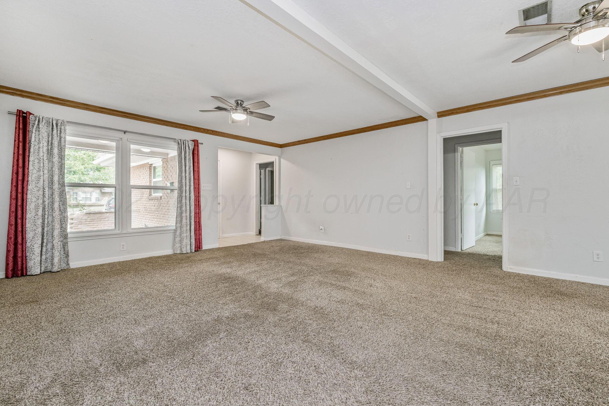 5507 Randolph Road Amarillo, TX 79106 - Photo 5 of 20 Living Room v3