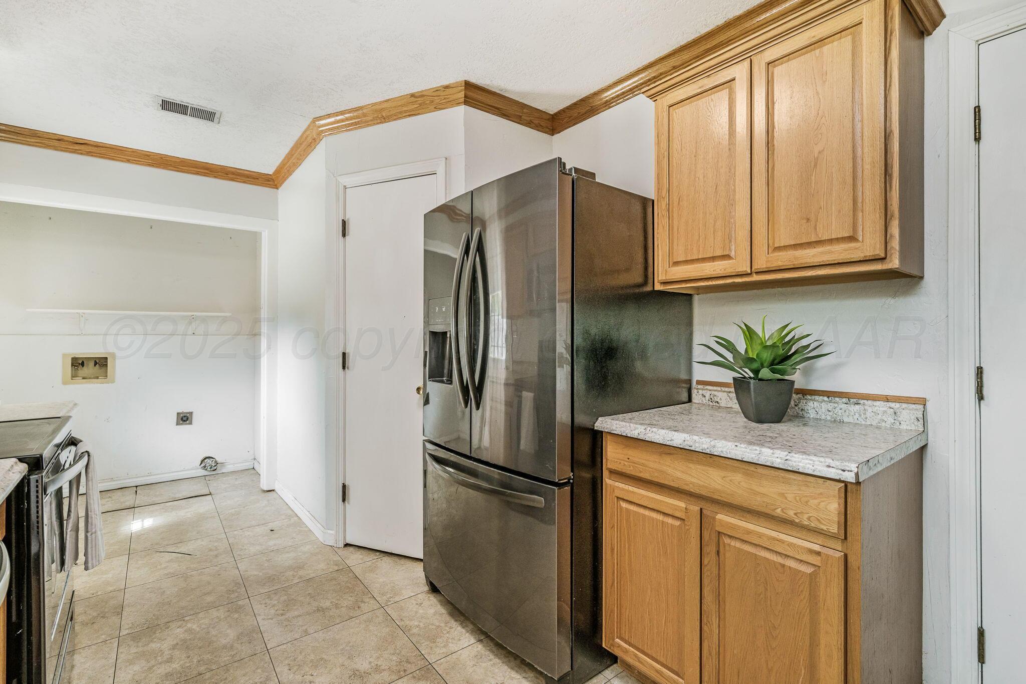 5507 Randolph Road Amarillo, TX 79106 - Photo 7 of 20 Kitchen v2
