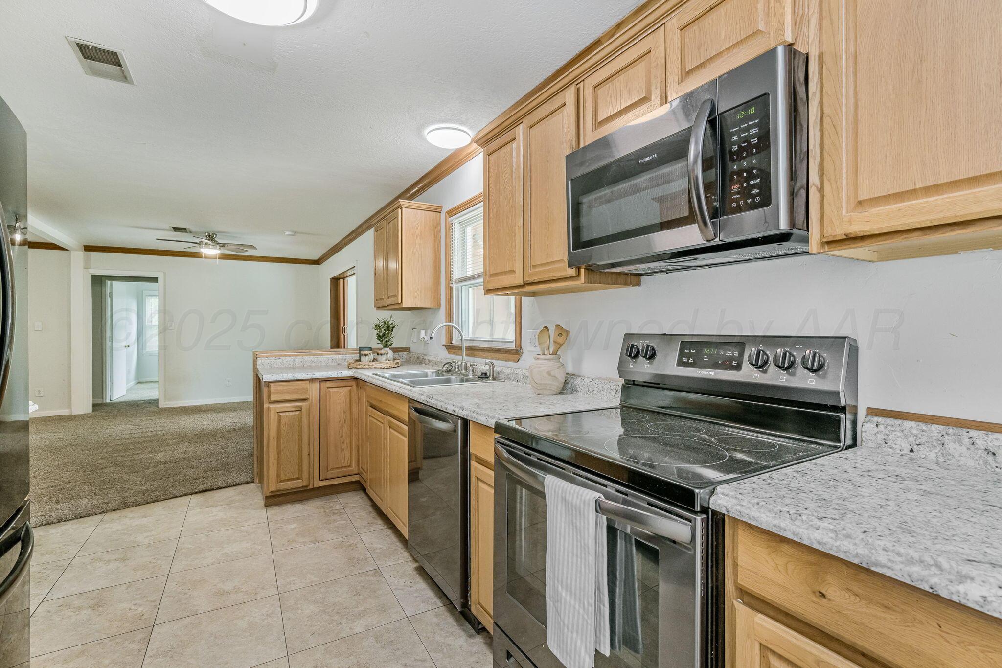 5507 Randolph Road Amarillo, TX 79106 - Photo 8 of 20 Kitchen v3