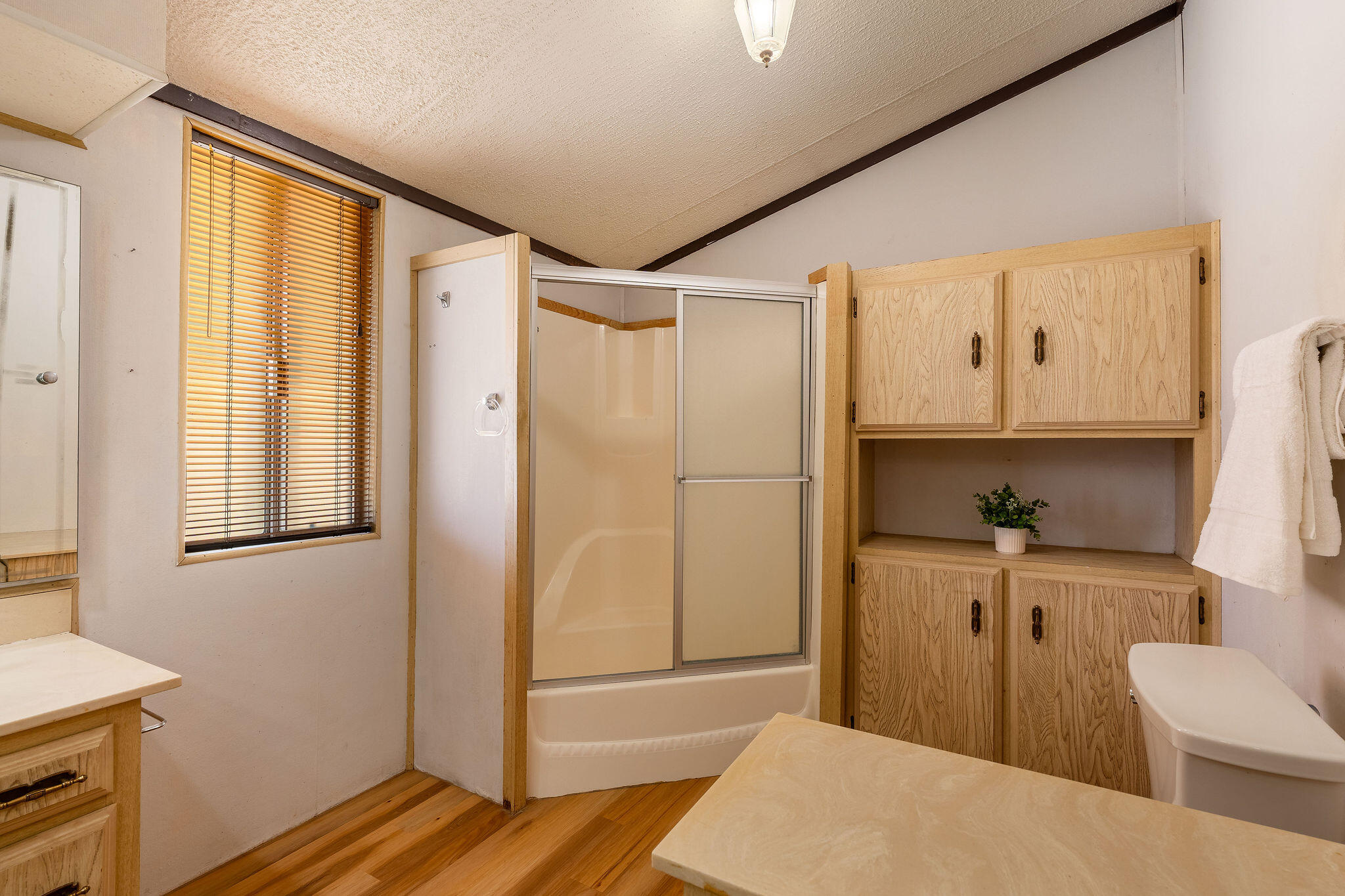 149 Capri Street Rancho Mirage, CA 92270 - Photo 27 of 50 a bathroom with a bathtub and a shower