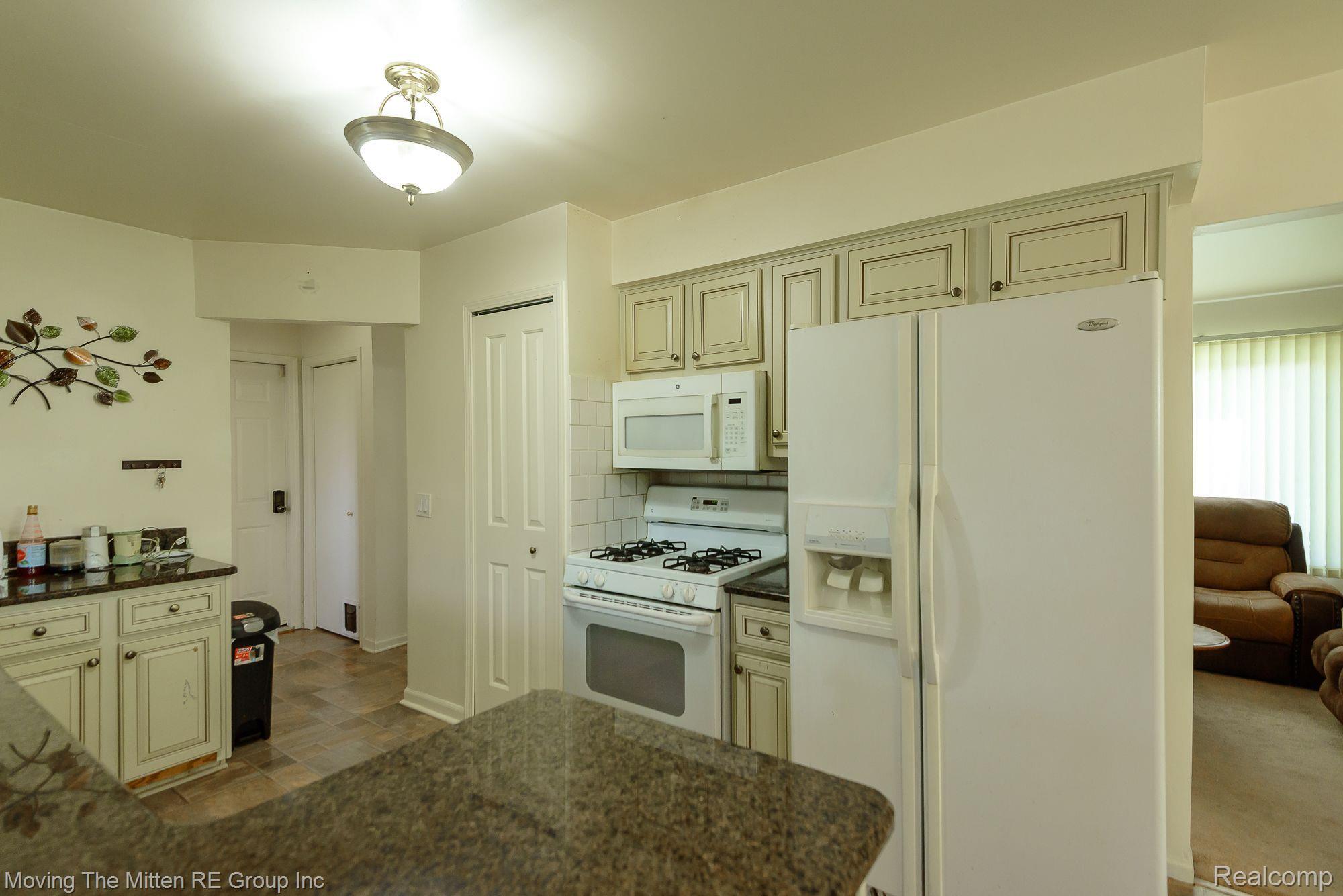 45090 Rudgate Road Canton, MI 48188 - Photo 7 of 41 Gallery Image 7