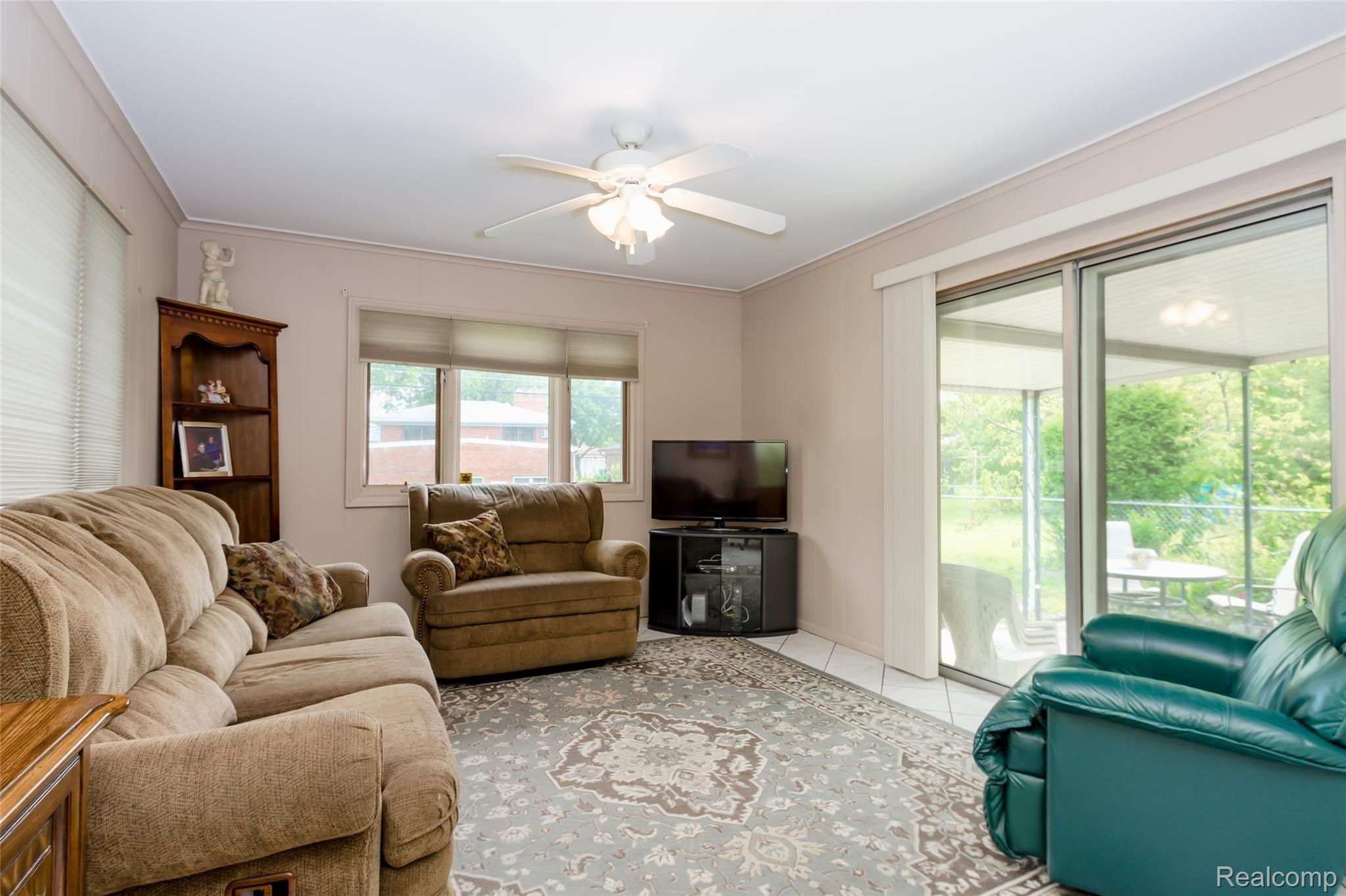11056 Racine Road Warren, MI 48093 - Photo 8 of 24 8.jpg