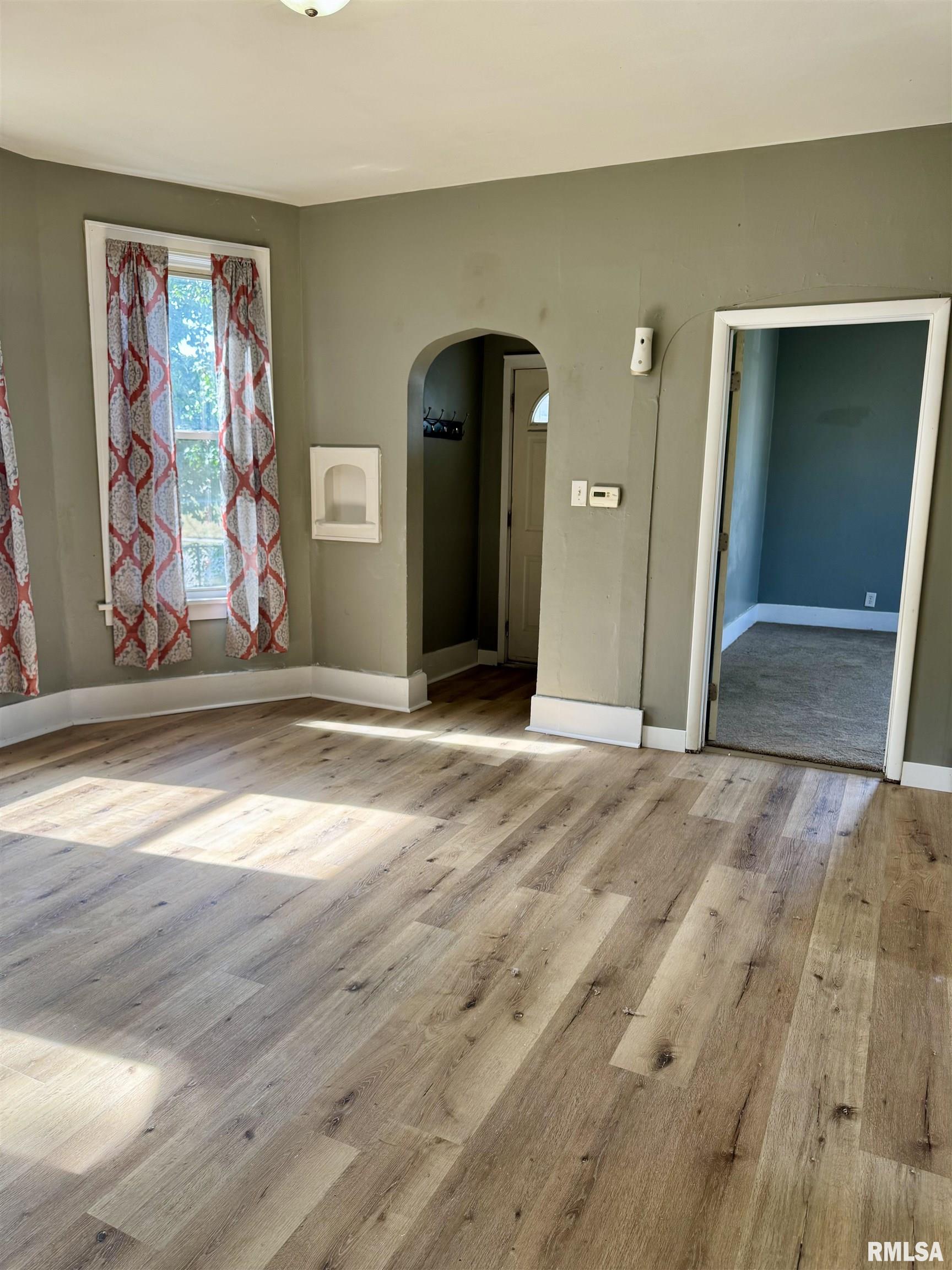 201 South Howell Street Davenport, IA 52802 - Photo 2 of 8