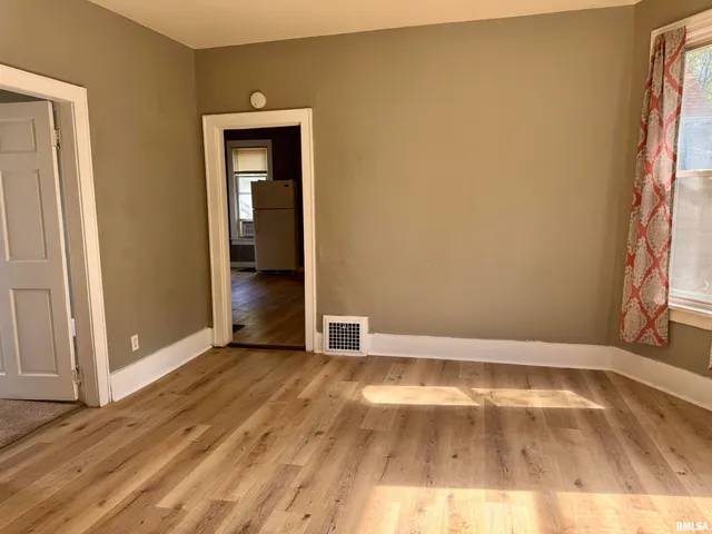 $1,025 | 201 South Howell Street, Davenport, IA 52802