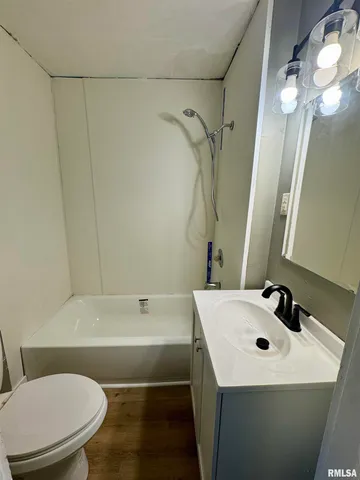 $1,025 | 201 South Howell Street, Davenport, IA 52802