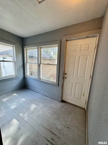 $1,025 | 201 South Howell Street, Davenport, IA 52802